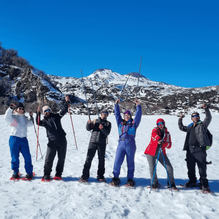 personas andinismo en la nieve
