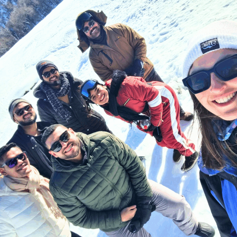 grupo de amigos en la nieve